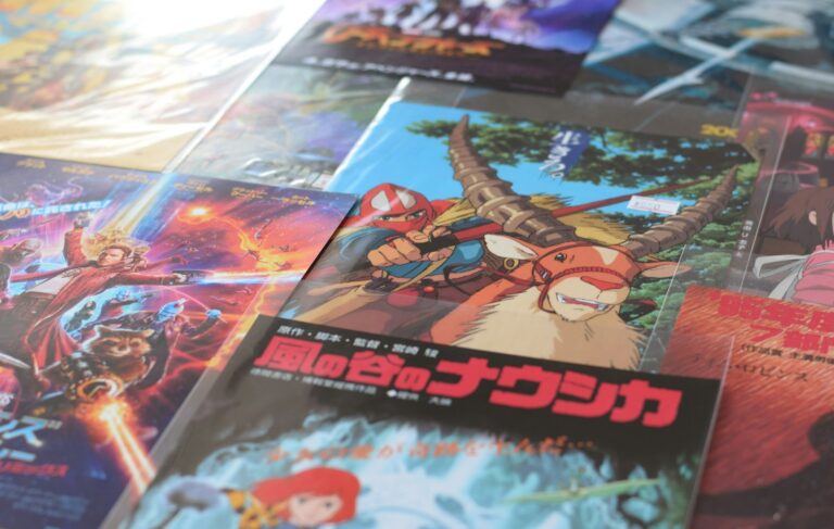 東京的動漫展 several assorted posters