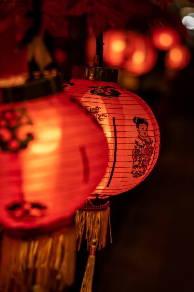 福島二本松的提燈祭 red and white paper lantern