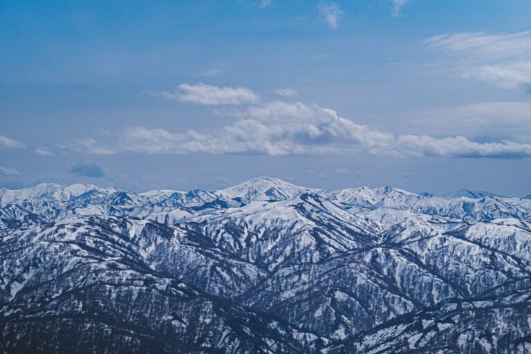 松尾芭蕉 a snowy mountain range