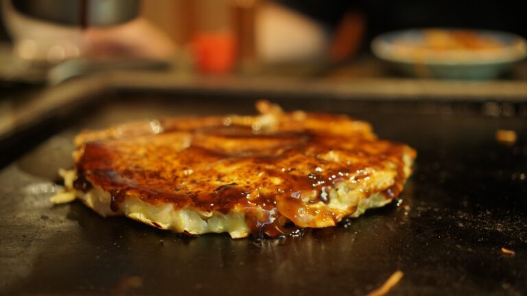 文字燒與東京 a close up of a pancake on a baking sheet