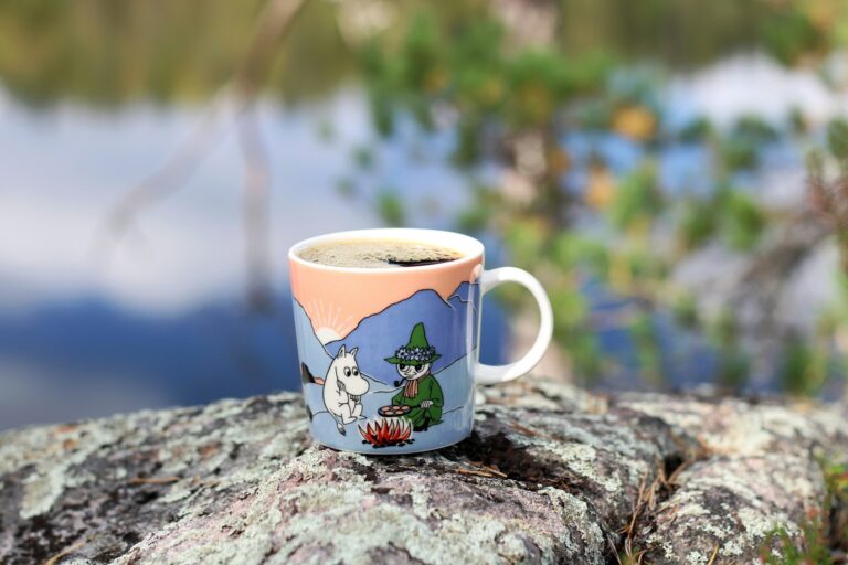 我愛嚕嚕米 a cup of coffee sitting on top of a rock