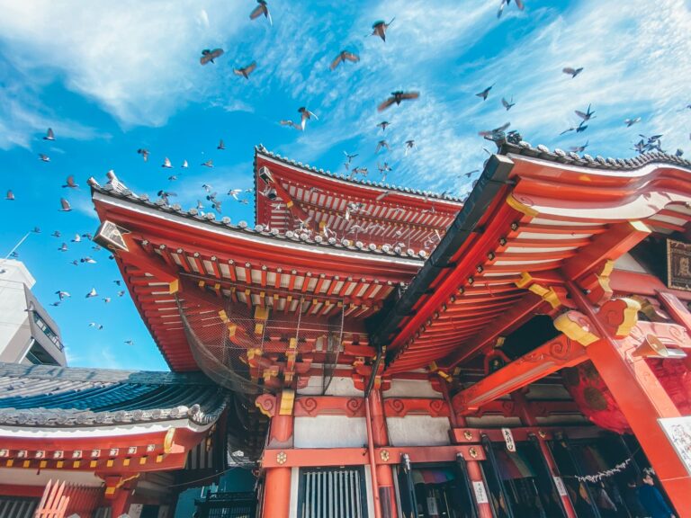 織田信長 brown and white concrete building under blue sky and white clouds during daytime