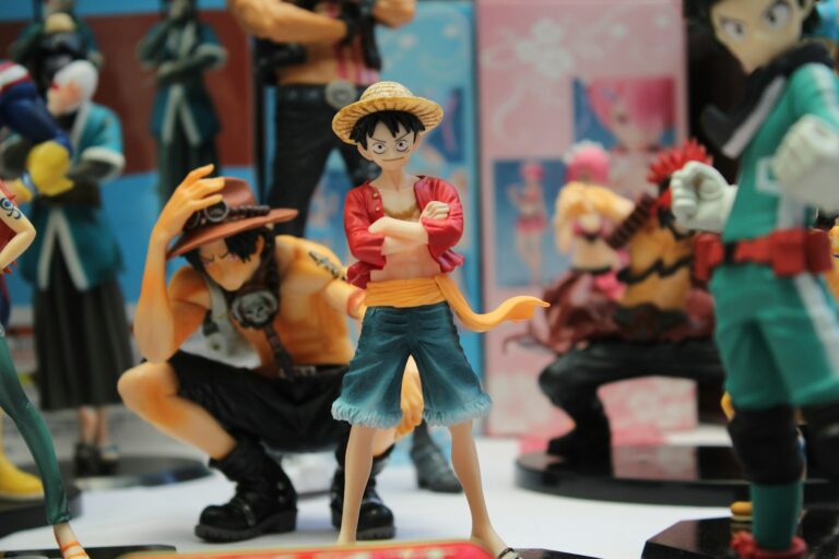 我愛航海王 woman in yellow dress figurine