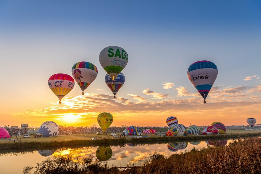 熱氣球與佐賀 flying hot air balloons during golden hour