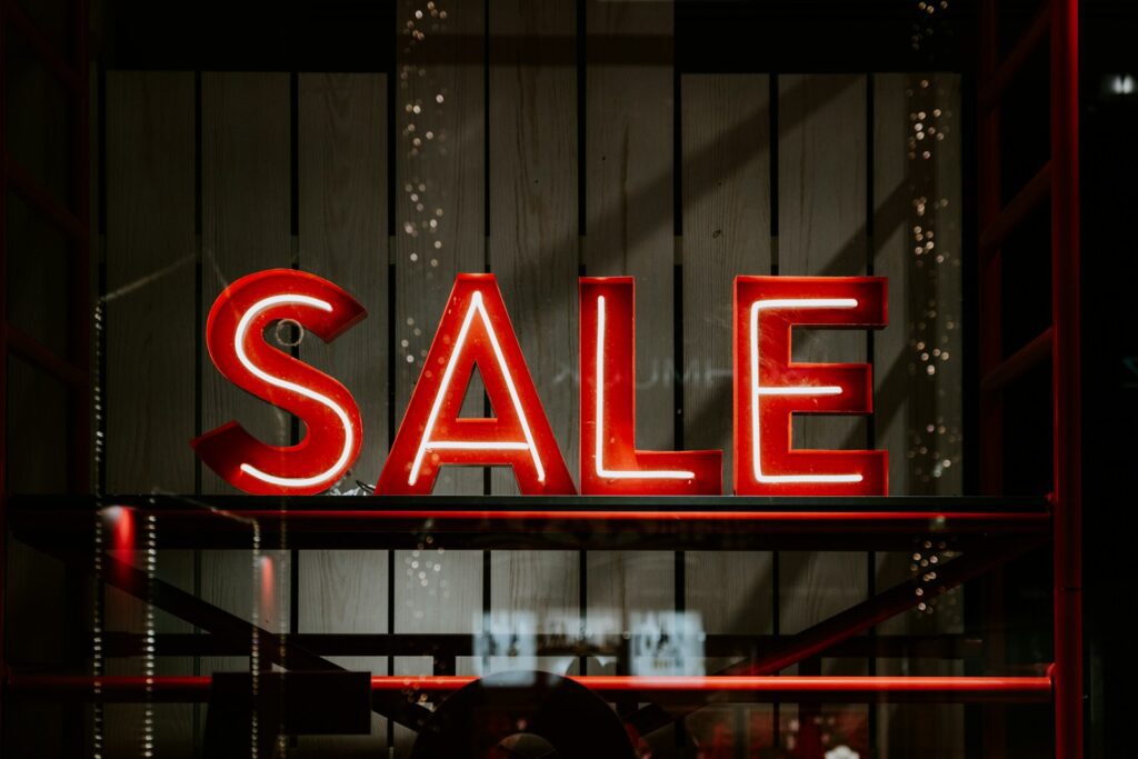 日本購物優惠2025-03-22 red and white sale LED sign