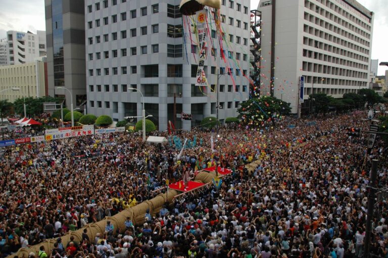 那霸的大拔河祭