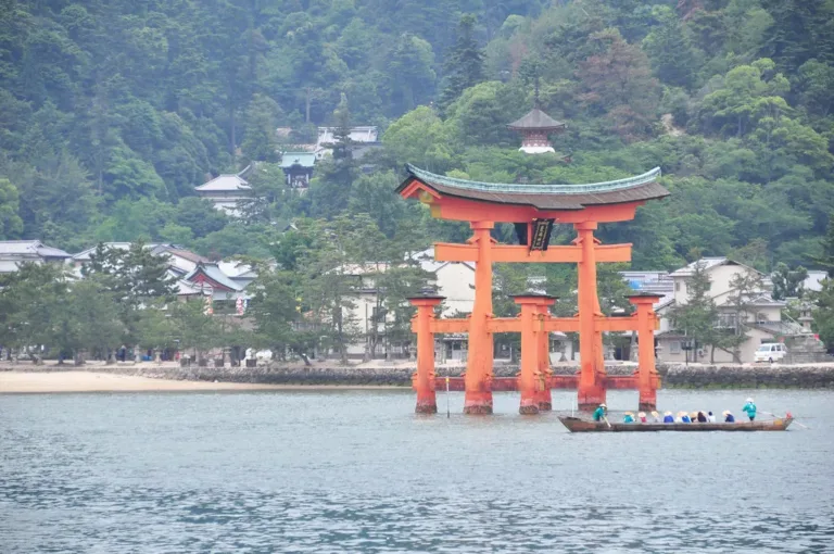 日本三景之一的廣島宮島 嚴島神社